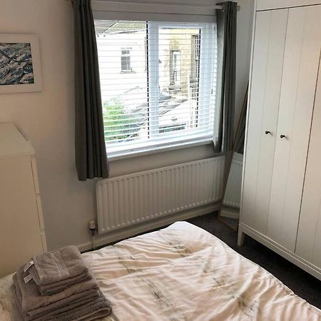 Appartamento Revamped Holywood Town Centre House Esterno foto