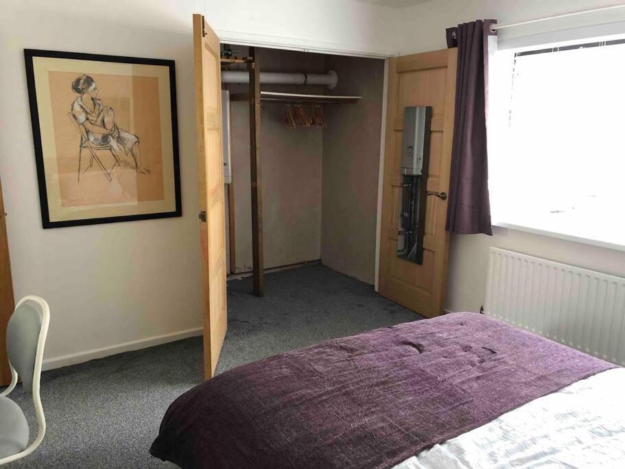 Appartamento Revamped Holywood Town Centre House Esterno foto